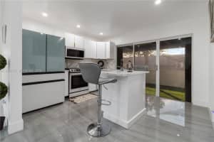 2502 Nw 48th St, Tamarac