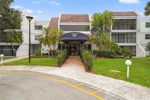 200 Lakeview Dr 101, Weston