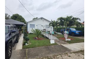 3083 Sw 17th St, Miami