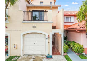 20820 San Simeon Way 24-g, Miami