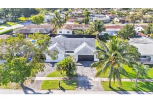 8810 Nw 7th St, Pembroke Pines