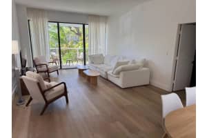 3731 N Country Club Dr 126, Aventura