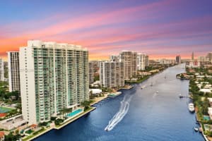 20201 E Country Club Dr 1808, Aventura