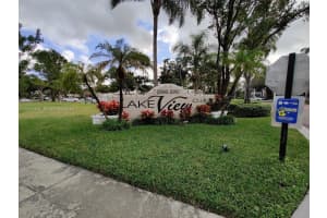 2890 N Oakland Forest Dr 111, Oakland Park