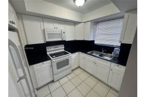 1370 Ne 119th St 137006, Miami