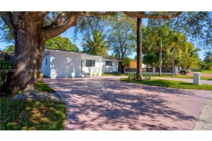 315 Ne 160th Ter, Miami