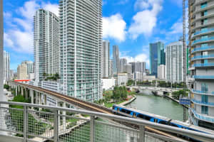 690 Sw 1st Ct 1502, Miami