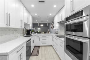 1064 Nw 97th Ave, Pembroke Pines