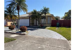 8856 Nw 140th Ln 1, Miami Lakes