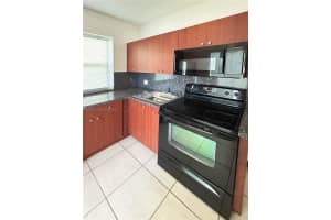 667 Ne 86th St A, Miami