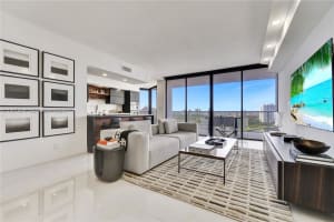 20281 E Country Club Dr 1503, Aventura