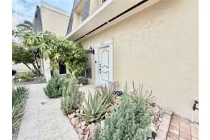 2203 Ne 7th St 14, Hallandale Beach