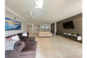 3900 Island Blvd B-303, Aventura