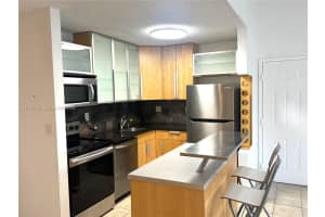 7195 Nw 179th St 201, Hialeah