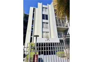 305 W 68th St 516, Hialeah
