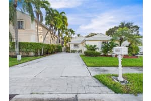 1251 E Wilshire Cir E, Pembroke Pines