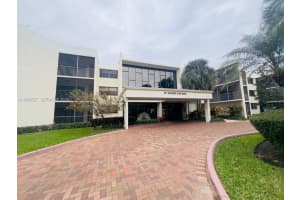 491 Racquet Club Rd 211, Weston