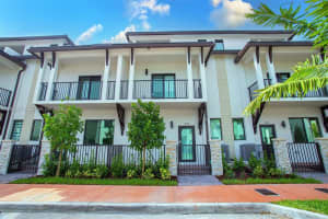 8160 Nw 42nd St, Doral