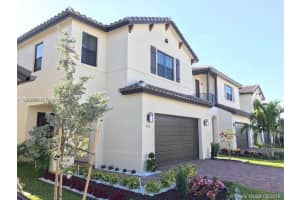 9574 W 34th Ave, Hialeah