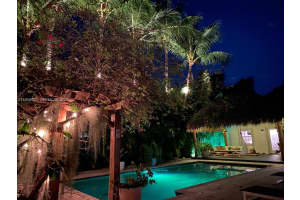 990 Ne 72nd Ter, Miami