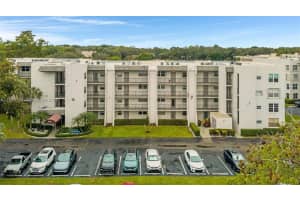 9460 Poinciana Pl 404, Davie