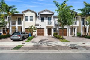 6005 Nw 104th Path 6005, Doral