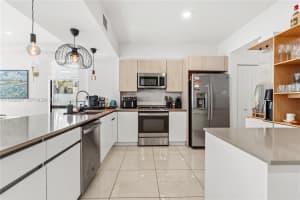 4150 N Oak Pl, Dania Beach