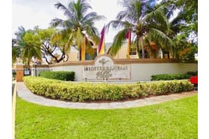 6272 Nw 186th St 114, Hialeah