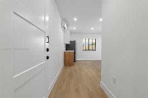 1060 Nw 35th Ct 2, Miami