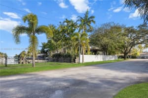 1051 Ne 86th St, Miami