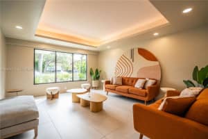 6960 Rue Vendome 201, Miami Beach