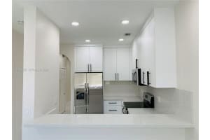 7050 Nw 177th St 203-11, Hialeah