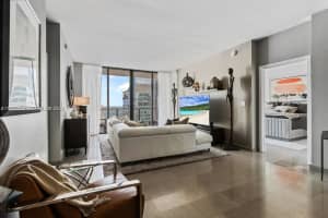 88 Sw 7th St 3909, Miami