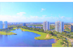 20185 E Country Club Dr 2505, Aventura