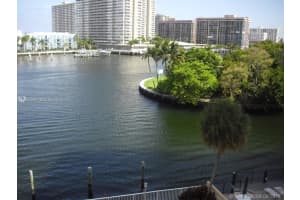 121 Golden Isles Dr 407, Hallandale Beach