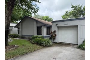 5223 Gate Lake Rd 5223, Tamarac
