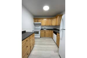 1075 W 68th St 304, Hialeah