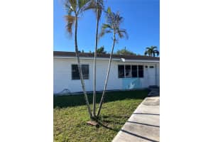20 Ne 215th St, Miami Gardens
