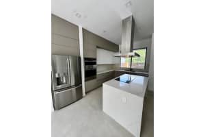 3204 Plaza St, Miami