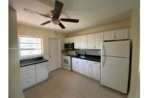 933 Ne 38th St 2-3, Oakland Park