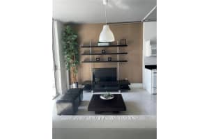 690 Sw 1st Ct 1021, Miami