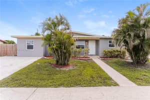402 S 12th St, Lantana