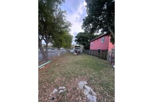 2754 Nw 46th St, Miami