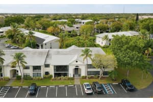 921 Ne 199th St 107, Miami