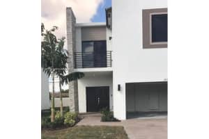 388 Ne 208th Ter, Miami