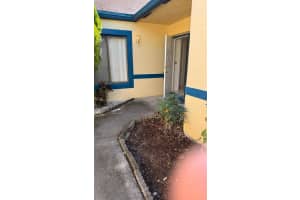 7450 Nw 34th St, Lauderhill