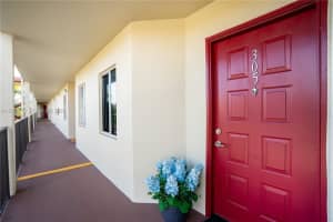 1600 Sw 127th Way 305c, Pembroke Pines