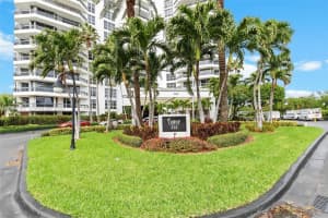 3500 Mystic Pointe Dr 1007, Aventura
