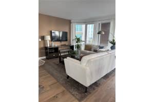 7275 Sw 90th Way 301, Miami