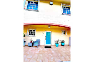 6761 Nw 182nd St 103, Hialeah